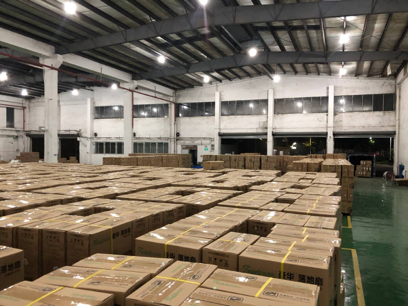 Export warehouse with palletised cartons